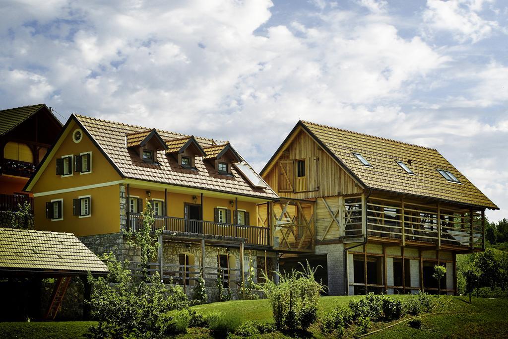 Guest House Kalska Domacija Semic Buitenkant foto